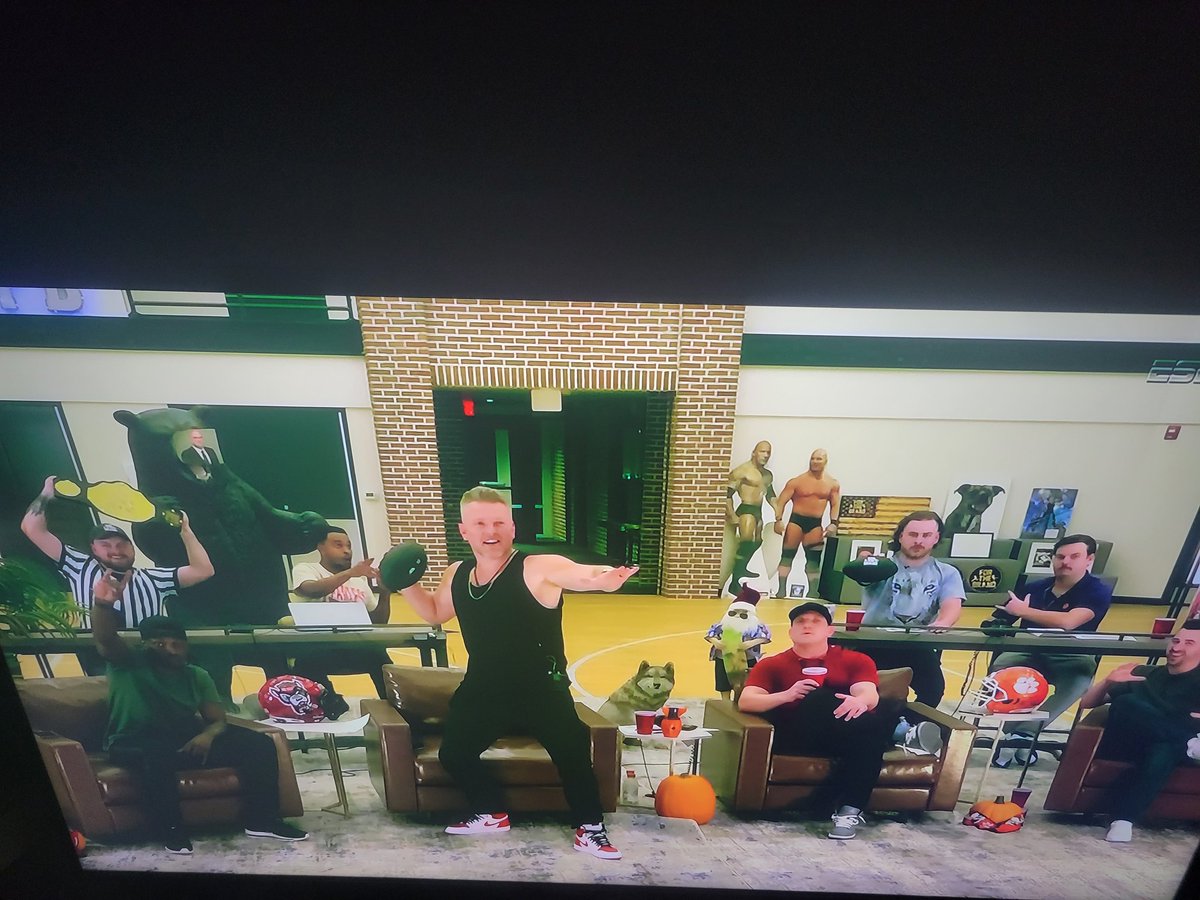 jpowell1114's tweet photo. Miss you Tone
#PMSCFBESPN2 https://t.co/hxQJxOkJ4Y
