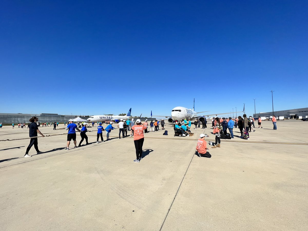 We had the best time pulling the plane and raising money for @SpecialOlympics Audrey’s only complaint - it was too quick!!! 🤩🤣#GoodLeadstheWay #beingUnited @united @lucbondar @mileageplusmike @davidhaztweet