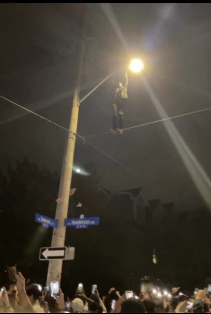 Fleetwood Walking Guy tweet media