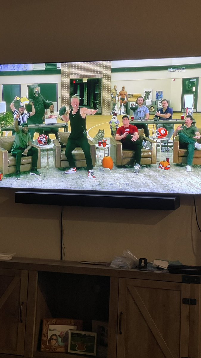 Mike_HD84's tweet photo. #PMSCFBESPN2 @LilyLugo2027 I love you! You're awesome! 🤞we get picked. Thanks @PatMcAfeeShow boys were great tonight. $Lugoms #ESPN https://t.co/Tsxf7yntm3