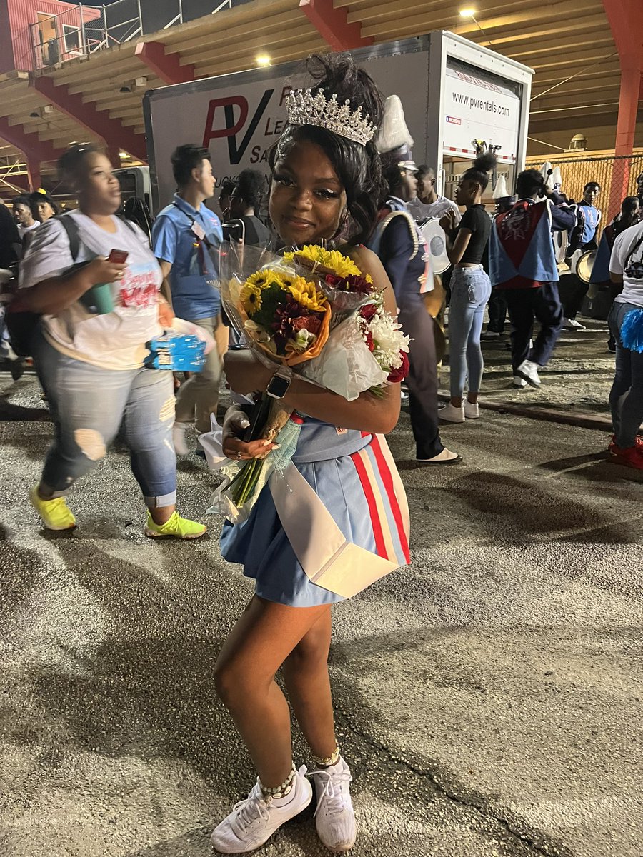 CoachReyes5's tweet photo. That’s a wrap on homecoming! We killed it @TheTEKSTrapper @MadisonHS_ # https://t.co/PtZM669hbj
