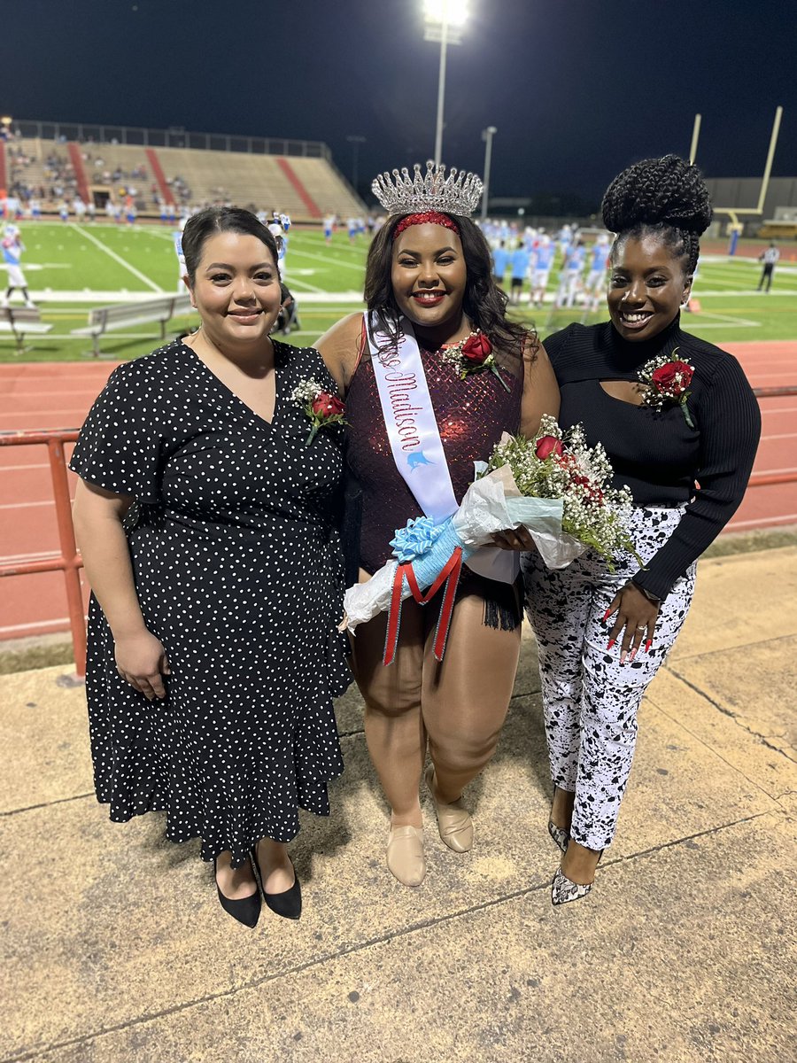 CoachReyes5's tweet photo. That’s a wrap on homecoming! We killed it @TheTEKSTrapper @MadisonHS_ # https://t.co/PtZM669hbj