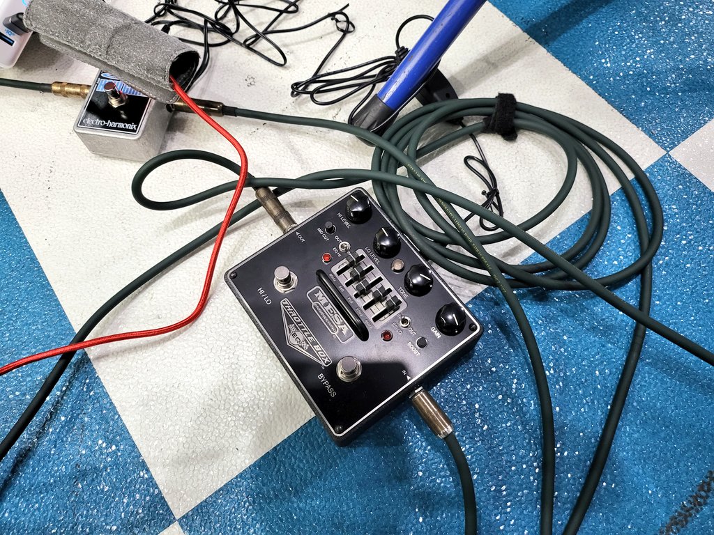 rg2550egb's tweet photo. 昨日のリハスタ。がっつりやりすぎて疲れたな。。
#schector #mesaboogie #electroharmonics https://t.co/hDzrO77wwu