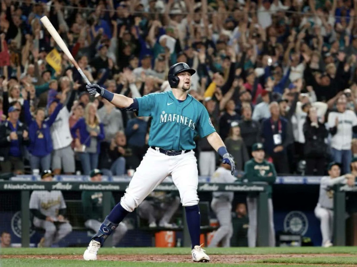 barstoolsports's tweet photo. Last Night In Seattle Was One Of Those Moments That Made You Fall In Love With Baseball All Over Again https://t.co/dyqMshXfup https://t.co/htvqZq6PSH