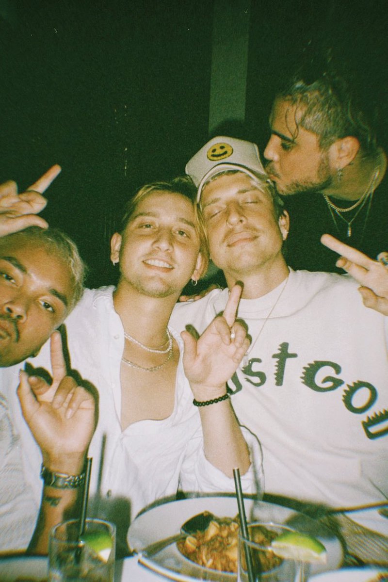 comfort clinton (@comfortclintonc) on Twitter photo 