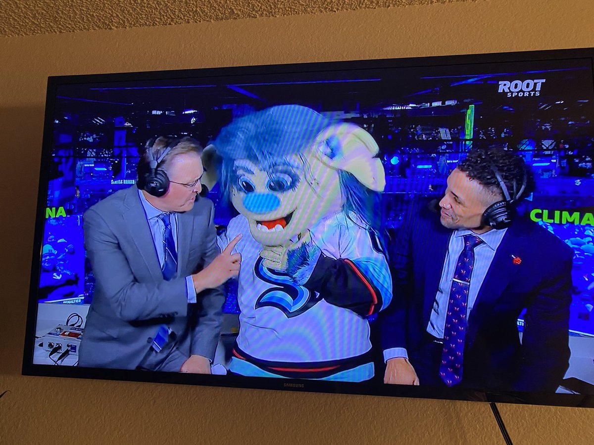 cobycycles's tweet image. New Kraken mascot looks like he's from the Redbox knockoff version of Trolls #kraken #buoy #seattlekraken