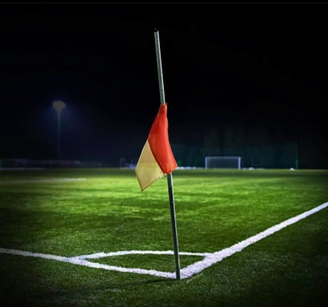 mythomas32's tweet photo. Seolah tak pernah belajar sepak bola kita justru terjerembab dalam edisi kelam #PrayForKanjuruhan https://t.co/fKhY6vJMP4