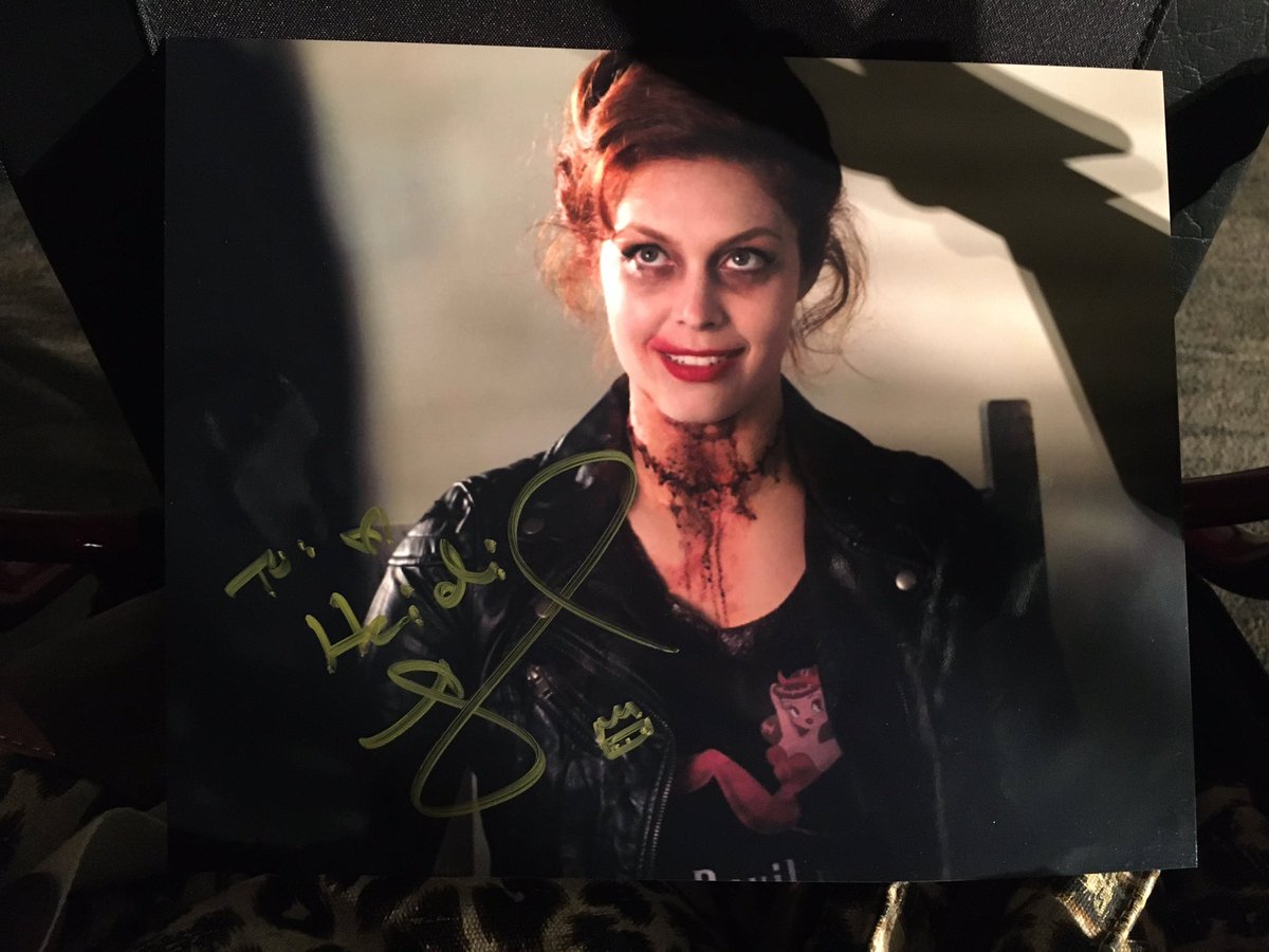 praeriedikter's tweet photo. So much fun @ #valleycon today! So much fun to meet @AlainaHuffman Awesome panel!! https://t.co/v2FMqRVUnX
