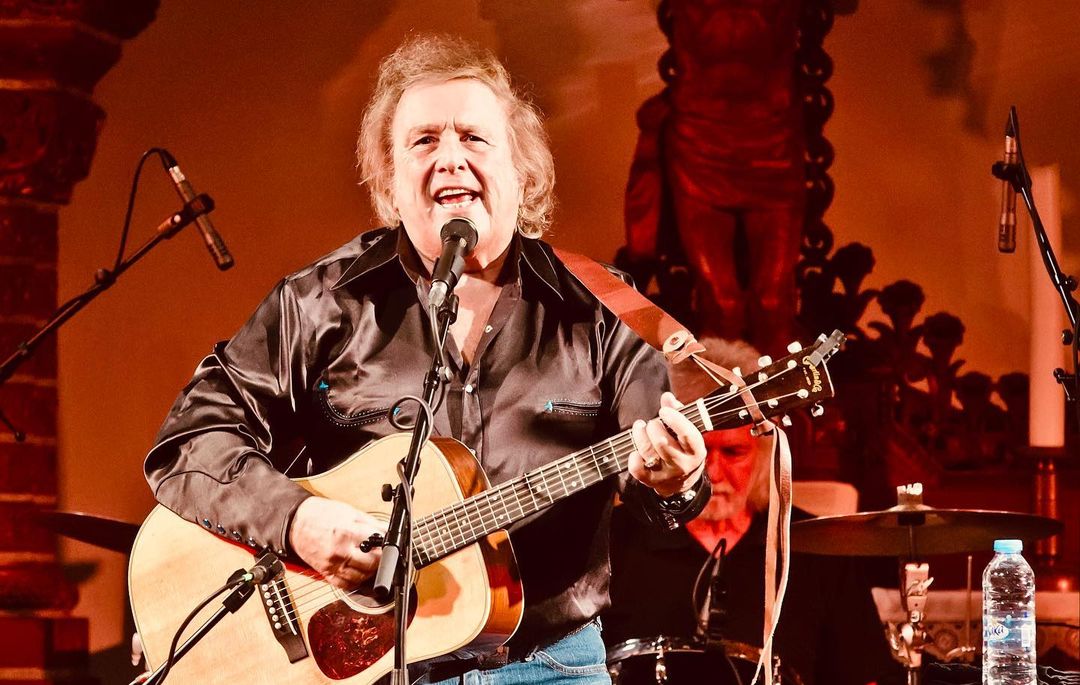 Happy birthday to Don McLean, 
(October 2, 1945). 