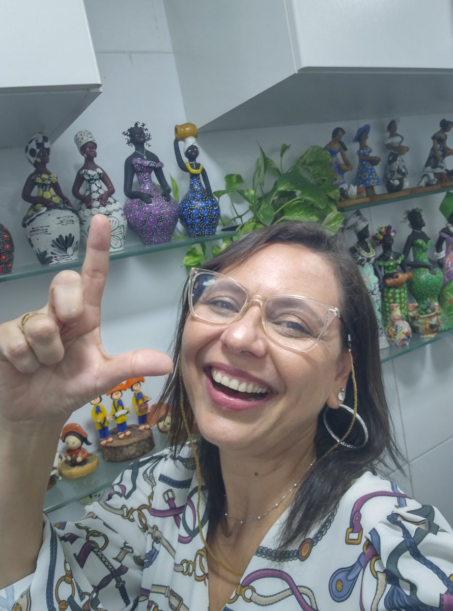 É hoje o dia da alegria! Há mais de 30 anos estou com o L da Luta, da Liberdade, da Luciane e do Lula!