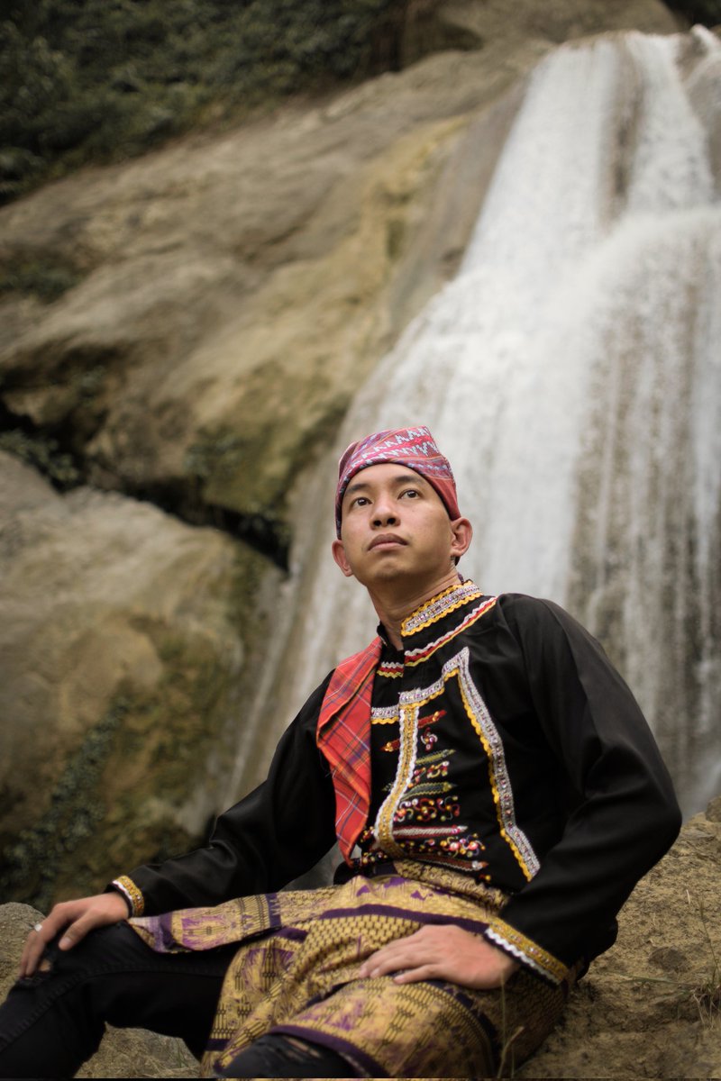A project photoshoot with Feed Martinez wearing the Dlahu Subanen outfit. Subanen  tribe or people of the upstream can be found in the provinces of Zamboanga del Norte and Zamboanga del Sur. 

#PhotoOfTheDay