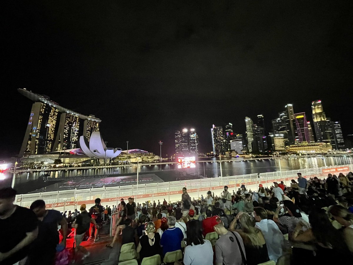 Massive rain predicted for the start of the <a href="/F1NightRace/">SingaporeGP</a> tonight! 🏎️ #SingaporeGP