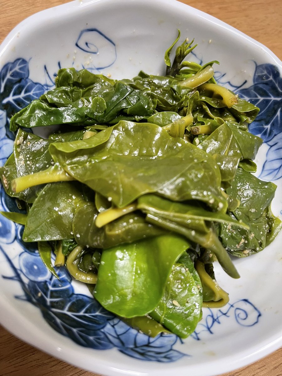 父の作った野菜が届いた
ナスも
つるむらさきも
ししとうも
落花生もすごくよくできてる
まず、つるむらさきをゴマ和えのおひたしにした