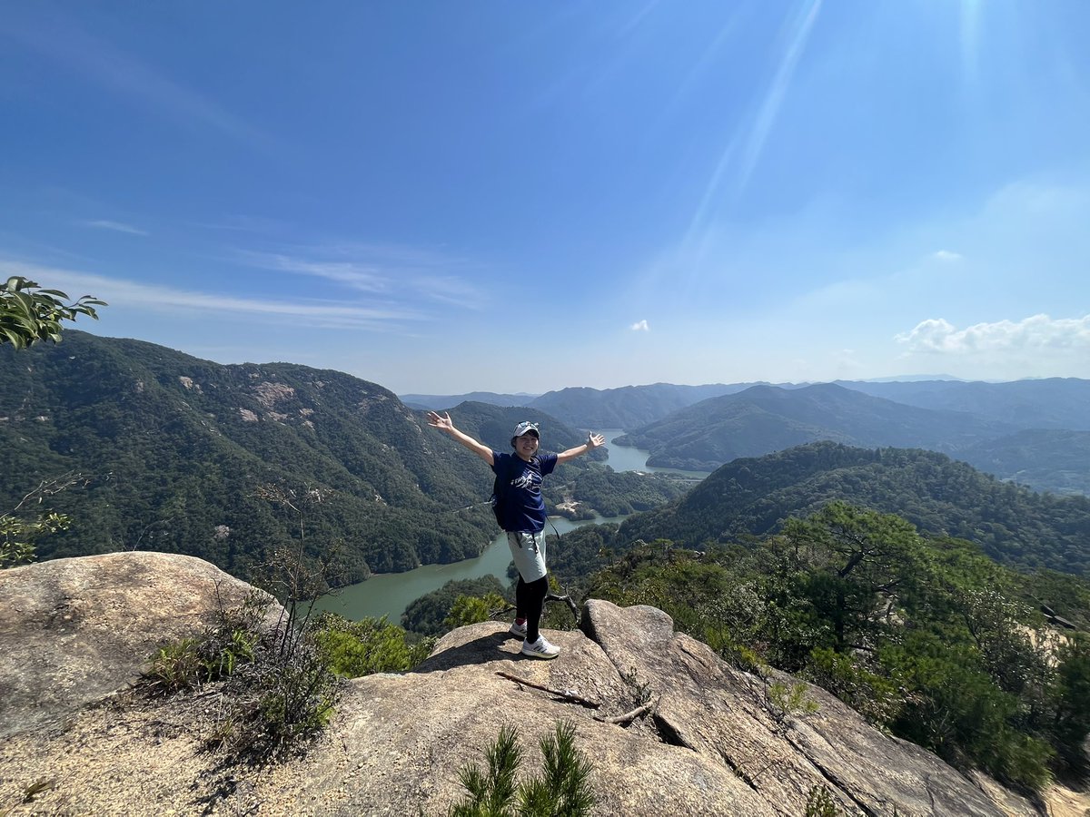pitsuko502's tweet photo. 山！やっぱいいわ！最高！
山口初登山なり⛰ https://t.co/EJDzK4RY7h