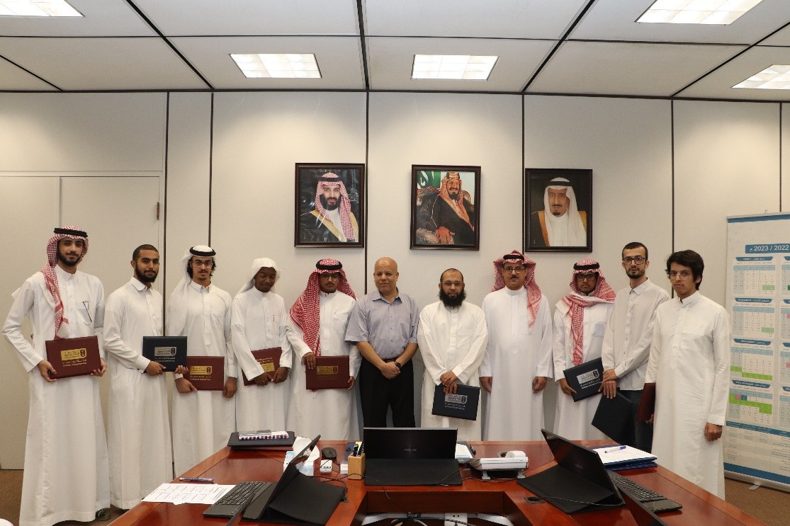 COE_KSU's tweet photo. كرم عميد #كلية_الهندسة الفرق الفائزة في مسابقة القمر الاصطناعي العُلبة CanSat (النسخة الثالثة) من مركز الإبداع والابتكار الطلابي بكلية الهندسة،ويمثل هذا القمر محاكاة لقمر اصطناعي حقيقي في حجم وشكل علبة المشروبات الغازية يدمج جميع الأنظمة الرئيسة والفرعية للقمر.

#جامعة_الملك_سعود https://t.co/Vn9bE865Pu