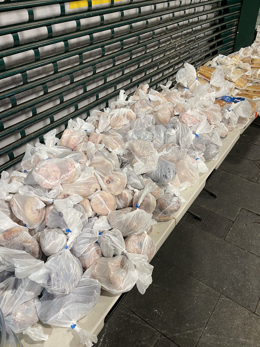 hp_scotland's tweet photo. Last night we fed over 200 people huge amount of food no waste, GLASGOW was Hungry, @LeaderGCC @NicolaSturgeon @ScotGovFM @scotgov we really need your help a building winter 🥶 is getting closer every day. #compassion #homeless #greggs https://t.co/vAaaRnpMgI