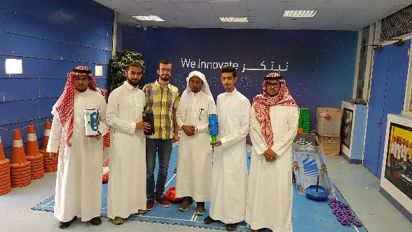 كرم عميد #كلية_الهندسة الفرق الفائزة في مسابقة القمر الاصطناعي العُلبة CanSat (النسخة الثالثة) من مركز الإبداع والابتكار الطلابي بكلية الهندسة،ويمثل هذا القمر محاكاة لقمر اصطناعي حقيقي في حجم وشكل علبة المشروبات الغازية يدمج جميع الأنظمة الرئيسة والفرعية للقمر.

#جامعة_الملك_سعود