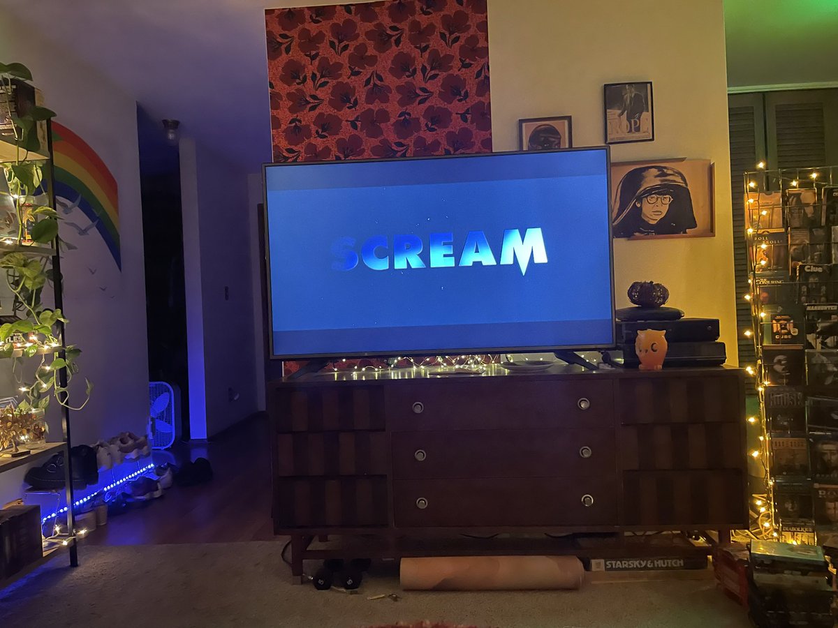mm_spectra's tweet photo. October 1st: (Sc)ream5 ((no decorations yet I canโt walk ๐ฆ)) #MutantFam #Scream #OctoberWatch #HorrorMovies so far itโs pretty badโฆlike really bad https://t.co/6QrRcfqa3u