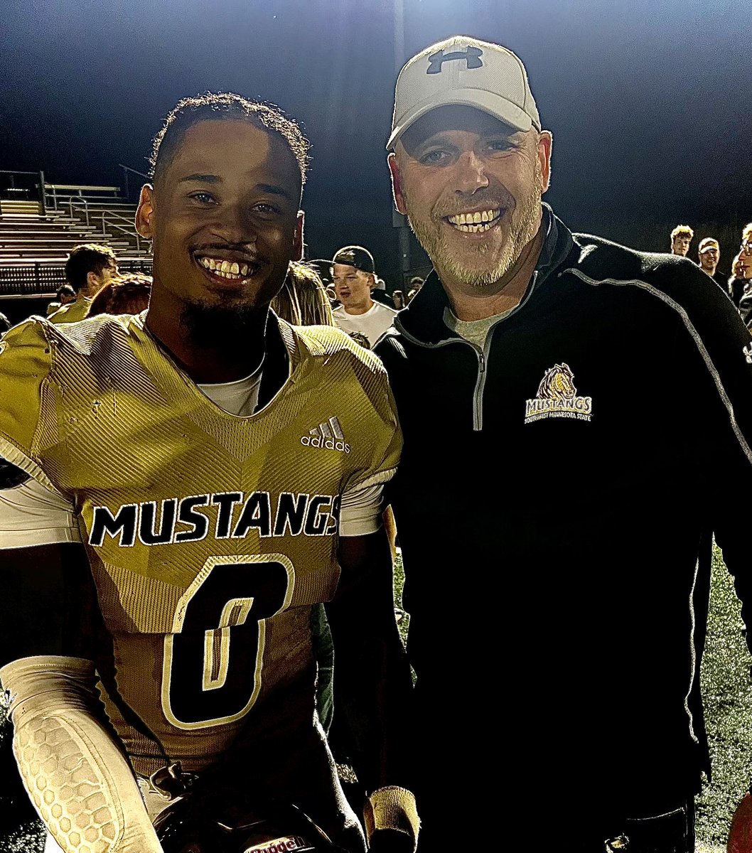 38rudy's tweet photo. @Onteburns It was a great time tonight watching you play and meeting you! There’s so much tradition with Mustang Linebackers (&amp; defense) and you are the tip of the spear! Keep rolling! Congrats on another W! #M4L #BrownSt #GoGetIt @SMSUfootball https://t.co/lN954H0K2X