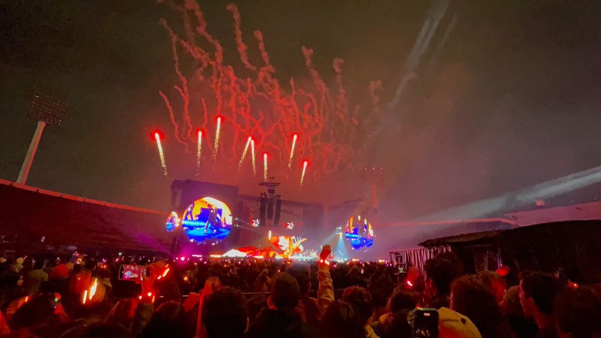 Futura_docente's tweet photo. #ColdplayChile #Coldplay #MusicOfTheSpheresWorldTour #Chile 🌟 https://t.co/k6GV0pGl6P