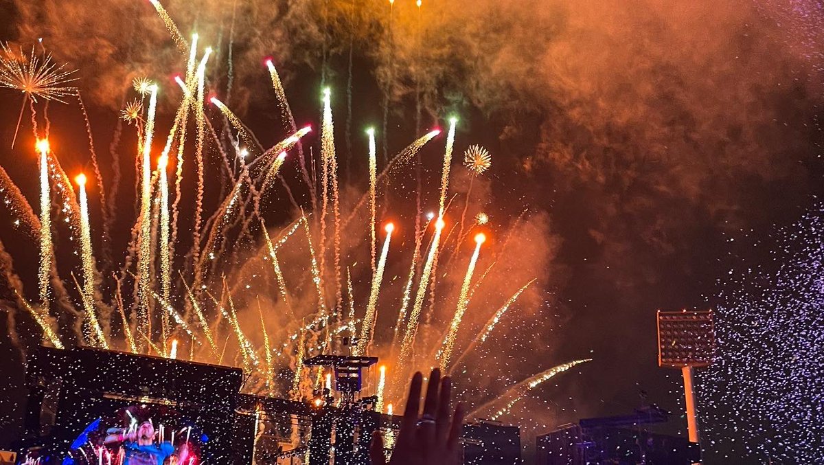 Futura_docente's tweet photo. #ColdplayChile #Coldplay #MusicOfTheSpheresWorldTour #Chile 🌟 https://t.co/k6GV0pGl6P
