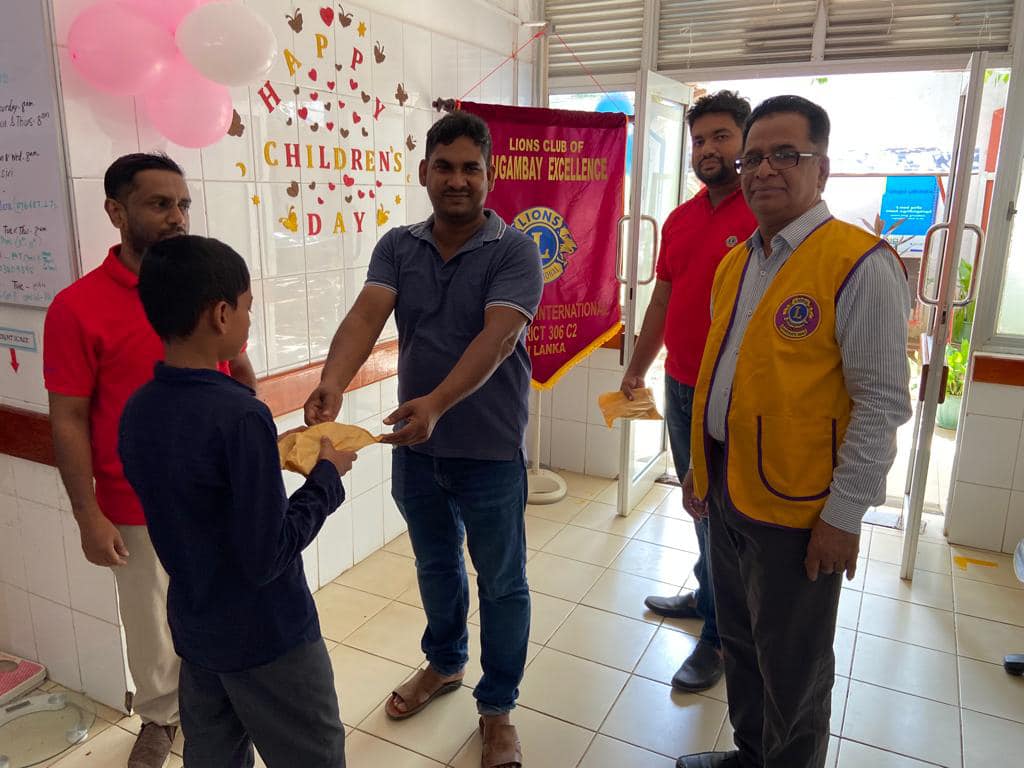 Lions306's tweet photo. On the occasion of World Children's Day, Lions Club of Arugambay Exelenc were organized and the program was held in Pothuvil Base Hospital in a grand manner and gifts were also given  to the children. https://t.co/NQWNsW9diG