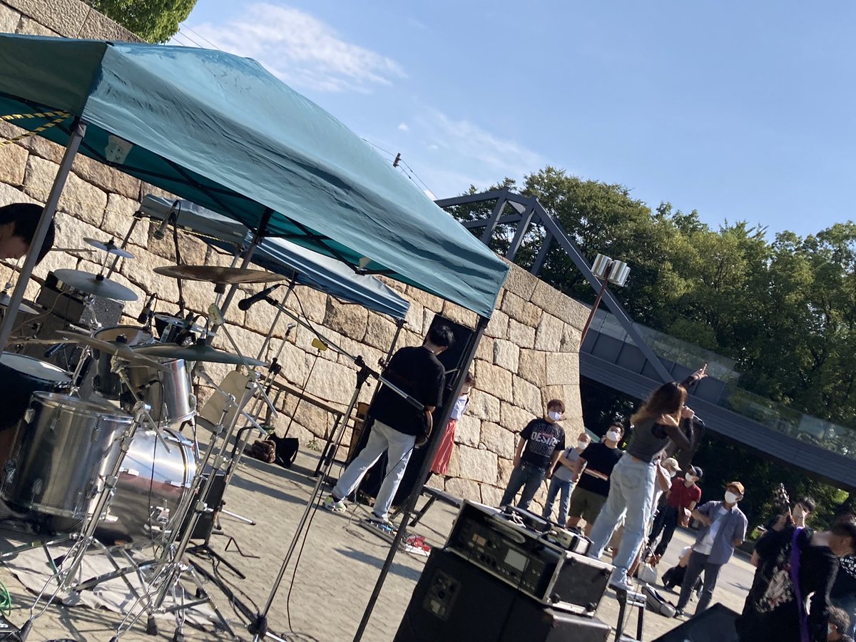 sonicform1's tweet photo. 10/2 城天ストリート🏯
3組目は
✨『DIVIVE』✨
ロックの中のロック🔥
女性ボーカルの声、楽器隊の力強さ
必聴です🔥
#DIVIVE
#フリーライブ
#大阪城公園
#城天 https://t.co/HSIiMBxBIU