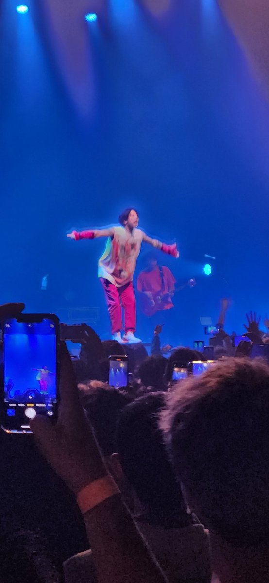 kpopmultitrash's tweet photo. Hands down one of the best concerts I've been to!!! Thanks for coming to Boston @ONEOKROCK_japan !!! I hope you come back again soon!! https://t.co/2TbRMCV4rI