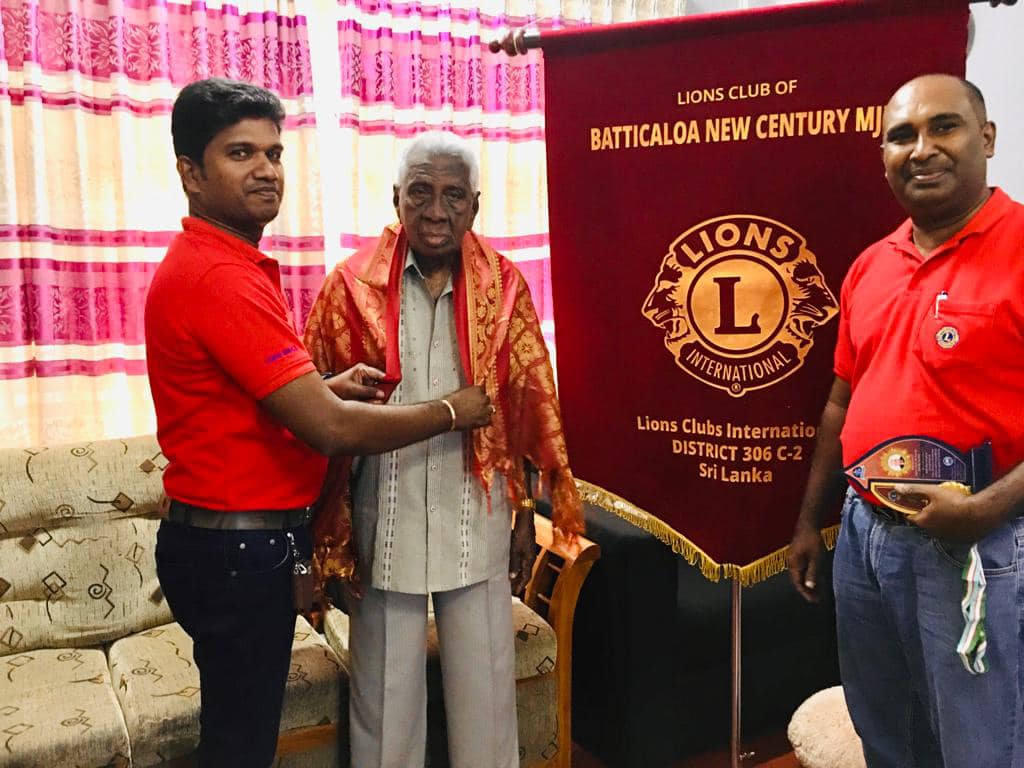 Lions306's tweet photo. We have visited &amp; honored the *Most Senior Lion T Arunagirinathan* who was *First Zone Chairman &amp; Dy District Governor* in the *Eastern Province* on this *World Elders’ Day* We are *very proud to honor* you Aru Iyah.  *BATTICALOA NEW CENTURY MJF LIONS CLUB* https://t.co/W4CNH1Lkge