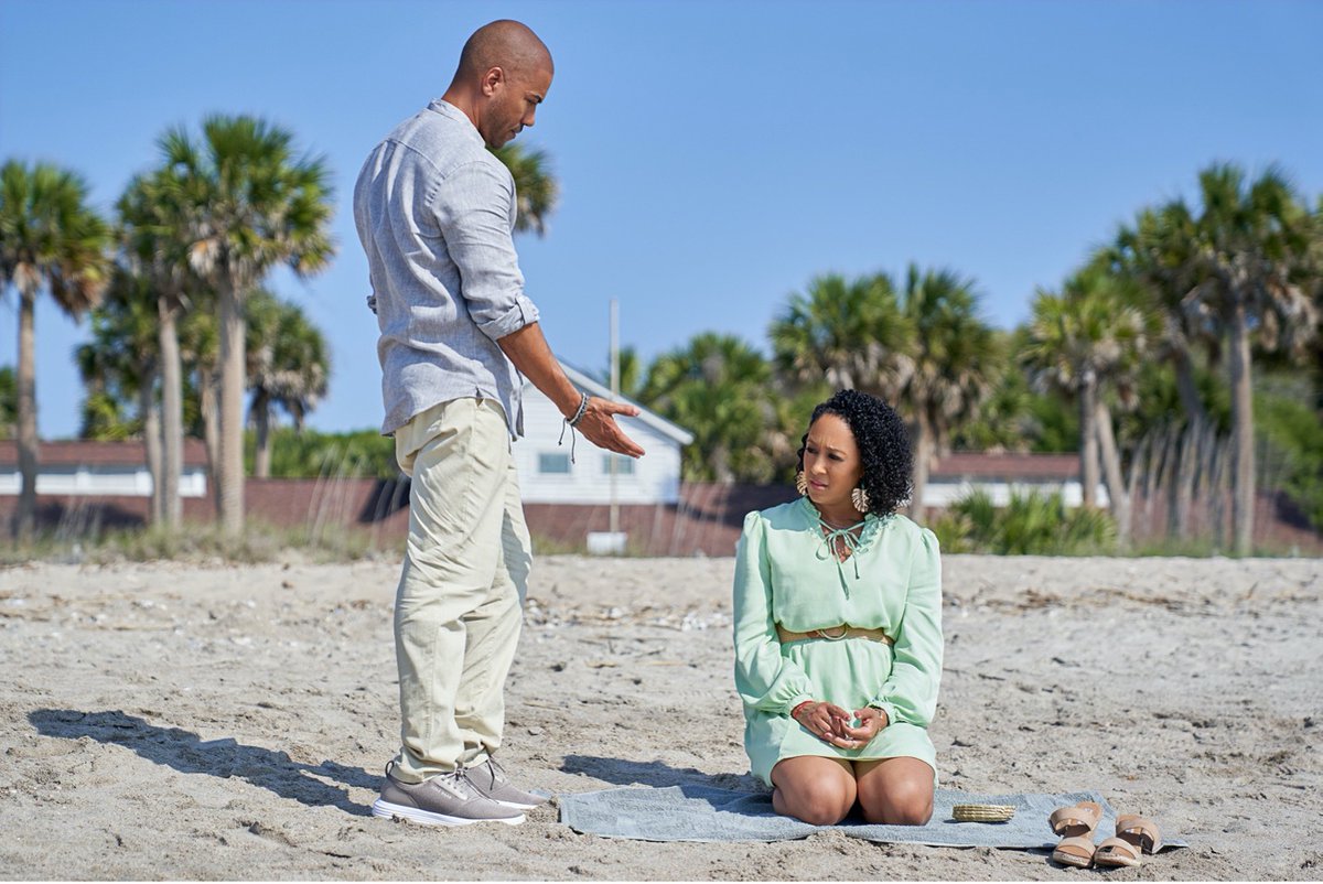 Samara @TameraMowryTwo wasn’t expecting to find romance on the retreat, but can she and Kareem @MrBradJames find an understanding about chasing dreams before it’s too late? #Girlfriendship #FallIntoLove
