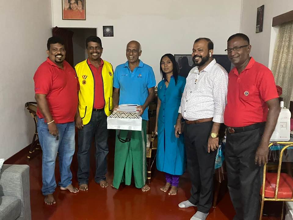 Lions306's tweet photo. It's World Elder's Day💙💛
Time to appreciate the contributions that older people make to society.
#LionsofSriLanka #LeosofSriLanka #valueforlife #LCIF #WeServeAndProtect  #WeServe https://t.co/DVJGsUQM4M