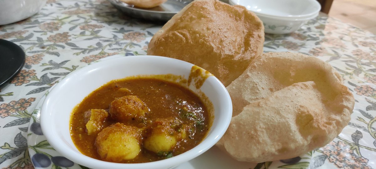 Probasibangali's tweet photo. আজ শুভ মহা সপ্তমীর শুভলগ্নে আপনাদের সকলকে জানাই আন্তরিক শুভেচ্ছা, অভিনন্দন ও ভালবাসা। Aaj theke #khawa shuru #breakfast #lunch #chaTaa #bikelerkhawar #dinner #midnightsnacks Bhabchi #biriyani khabo #fishcutlet #muttonchop #mughlaiporotha #chickenroll aar ke khabo bhabchi https://t.co/Ul2YDZLvXw