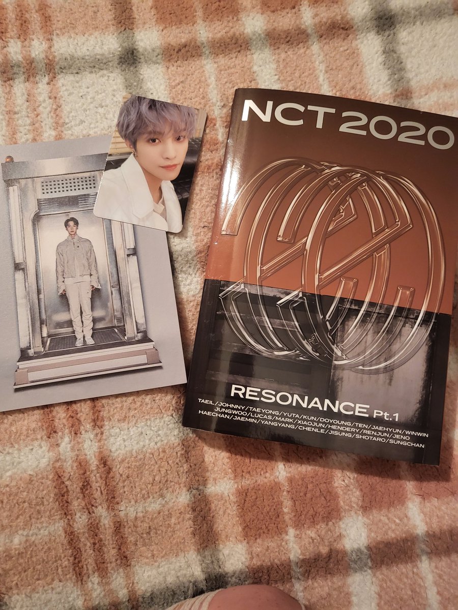 I'm crying I only need the Member versions of The Dreaming 😭 
My first Ateez Album 🥰 and of course I got my Bias 
A little disappointed in this NCT2020 album like really...ONE PC wtf