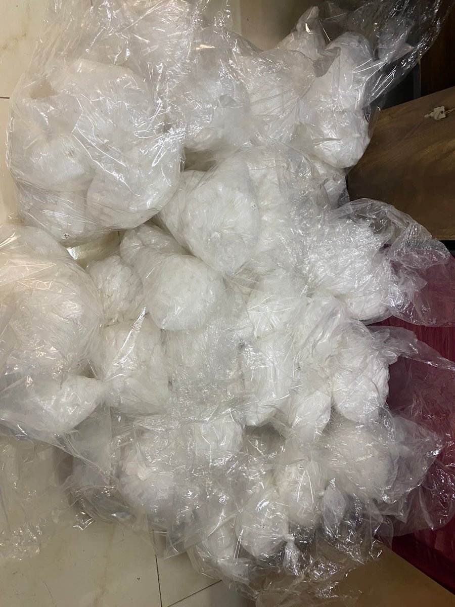 cbic_india's tweet photo. Directorate of Revenue Intelligence seized 198 kg high purity crystal methamphetamine &amp; 9 kg high purity Cocaine worth Rs. 1476 crores in Navi Mumbai. This is one of the biggest seizures of amphetamine &amp; cocaine in the country. #DRIatWork 

Read more 👉 https://t.co/gGNWDbi5Fp https://t.co/mTpoLNrkqB