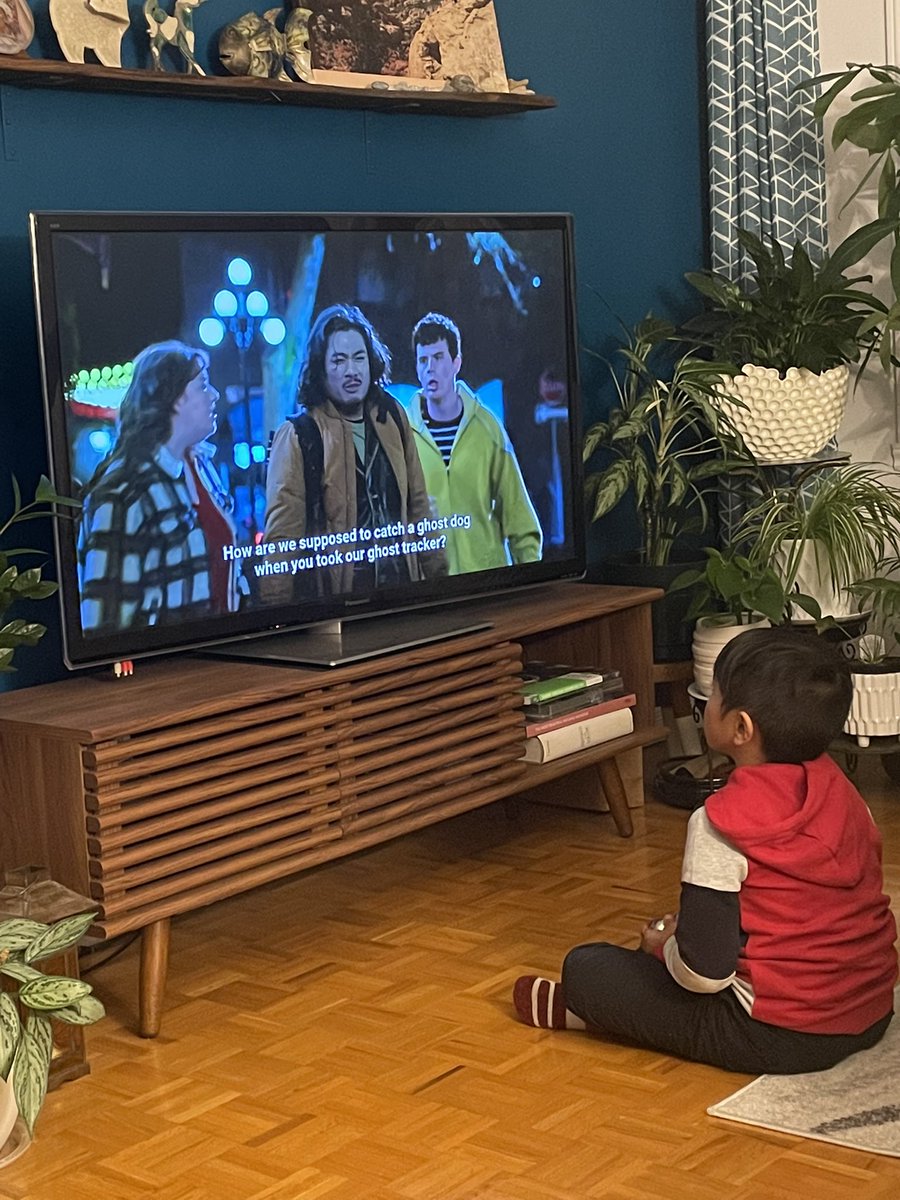 danramoscomedy's tweet photo. Filipino Kids Watching a Bigger Filipino Kid #phantompups on #netflix #fahm #filipino https://t.co/mNNBTJi0nI