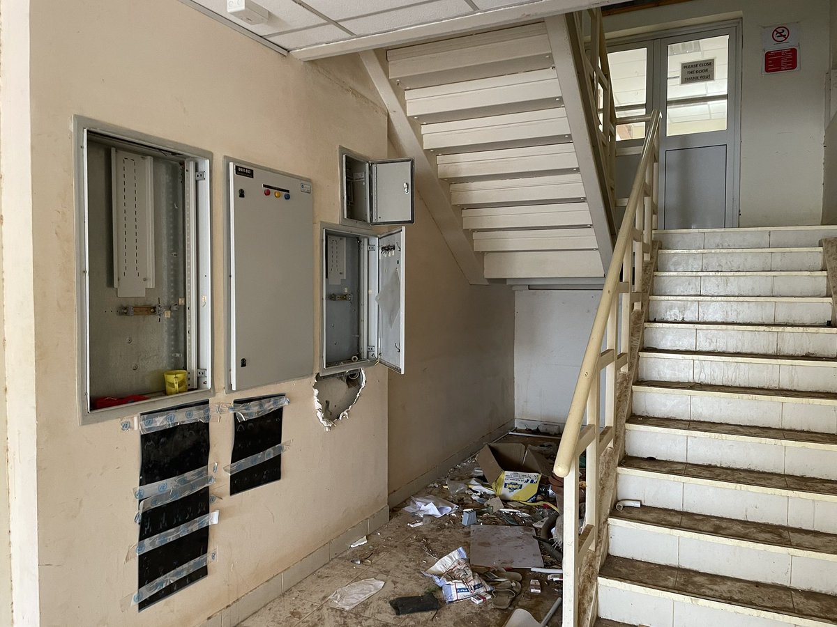 aanogoud's tweet image. #فساد_جبريل
#فساد_اردول 
صور من معسكر اليوناميد الذي نهبه قادة الحركات المسلحة ، ديل يبنوا وطن كيف ؟
Photos from #UNAMID super camp in Alfashir that was looted &amp;amp; robbed by the militant  @ArkoMinawi @FinanceMinSudan who are stolen darfor name 
@UNITAMS @volkerperthes @USAMBSudan