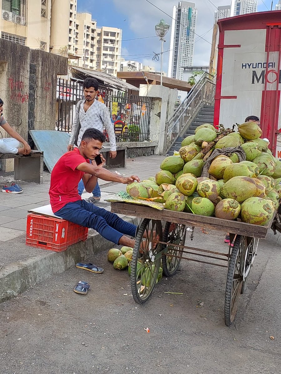 Roopal_Parab's tweet image. ⁦@mybmcWardRC⁩ ,⁦@mybmc⁩  this is blatant capture of the service road. The man refuses to get up and slowly is expanding on the narrow path leading to samarpan.