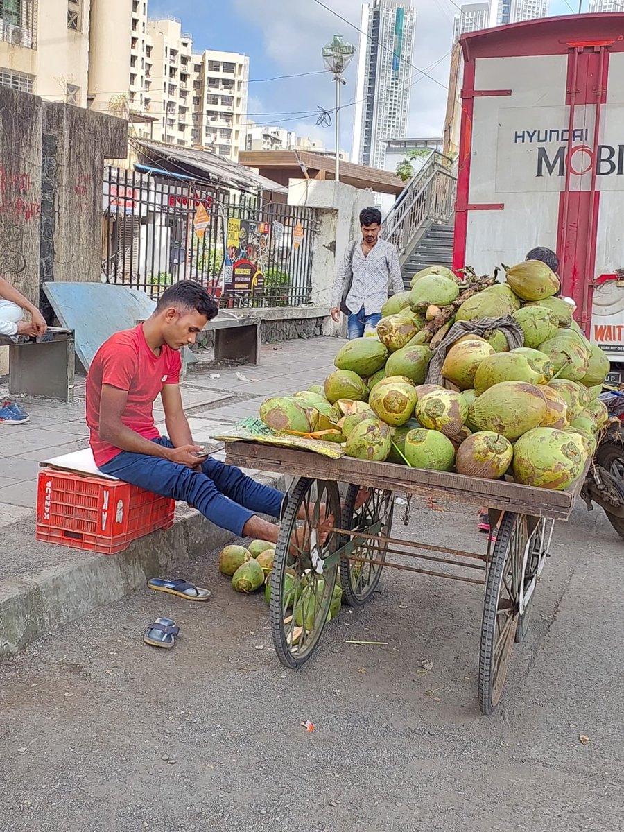 Roopal_Parab's tweet image. ⁦@mybmcWardRC⁩ ,⁦@mybmc⁩  this is blatant capture of the service road. The man refuses to get up and slowly is expanding on the narrow path leading to samarpan.