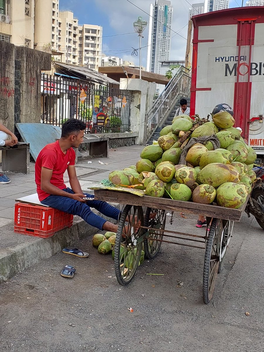 Roopal_Parab's tweet image. ⁦@mybmcWardRC⁩ ,⁦@mybmc⁩  this is blatant capture of the service road. The man refuses to get up and slowly is expanding on the narrow path leading to samarpan.