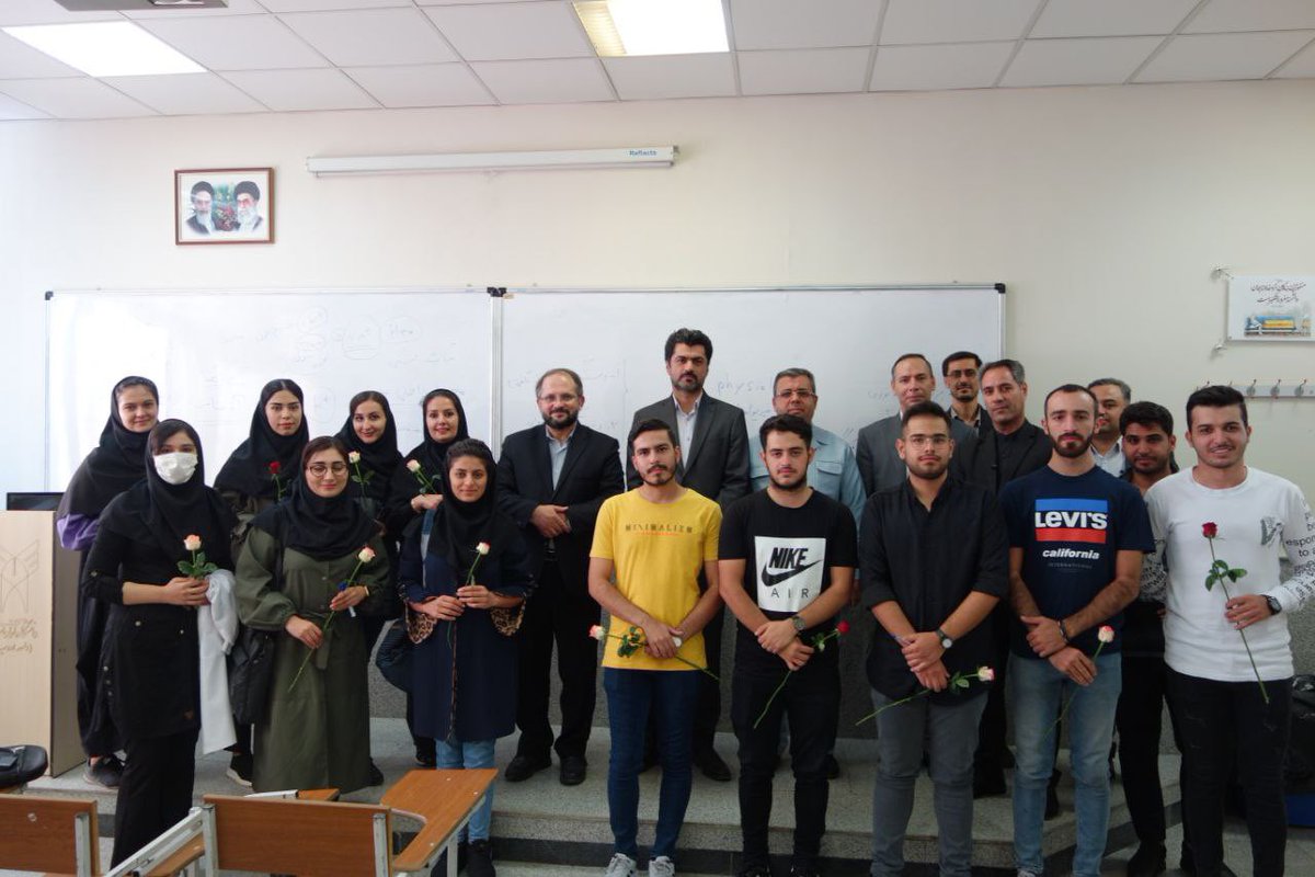 badangellli's tweet photo. دانشجویانی که برای یک گل رز و ساندیس در کلاس های درسی دانشگاه آزاد اسلامی ارومیه حاضر شدند💩💔
#مهسا_امینی
شما ها خودتون یه پا عرزشید دوستان….. https://t.co/FwucLqr7yo