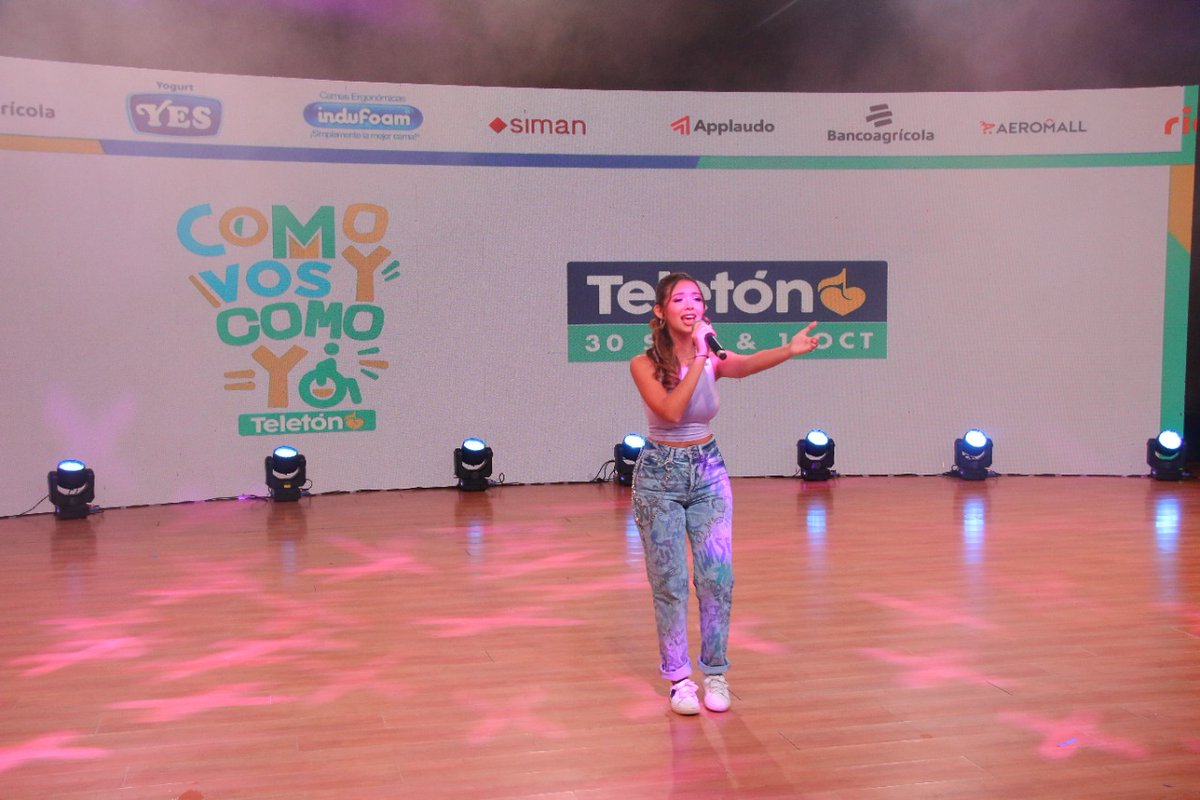 TeletonSV's tweet photo. Agradecemos a @analudada por sumarse a esta gran causa y deleitarnos con su talento en el evento #Teletón2022 💙💛
.
.
.
#Comovosycomoyo #Teleton40años #EventoTeleton #SumaTerapias https://t.co/idHByrE4dS