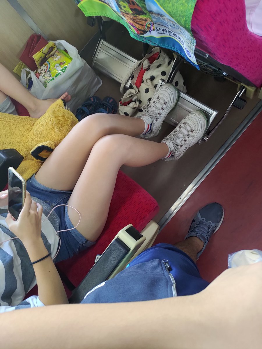 meteor853526's tweet photo. 歡迎交流~~ #街拍 #美腿 #學生 #高中生 #大學生 https://t.co/U7aM9I3TN5