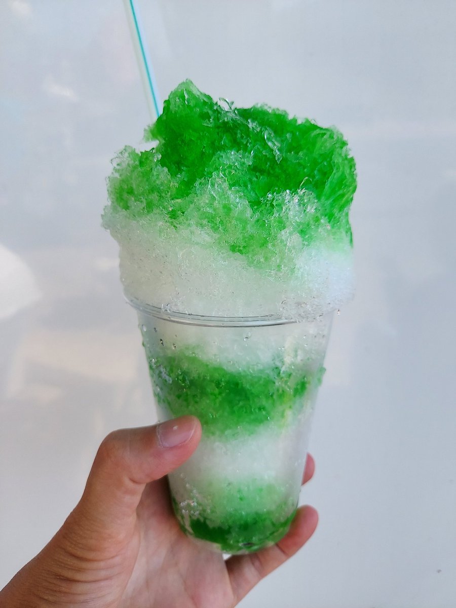 ysk_atj's tweet photo. 小塚山公園のキッチンカーステーションに出店されているHYUGA@kitchenさんで、かき氷🍧とピザ２種類(マルゲリータと明日葉)をいただきました🍕
ピザ生地がモチモチしていて食べ応えありました‼️
とってもおいしかったです😋🍴💕
#HYUGAkitchen
#小塚山公園
#キッチンカー https://t.co/Yhd8rBQzMN