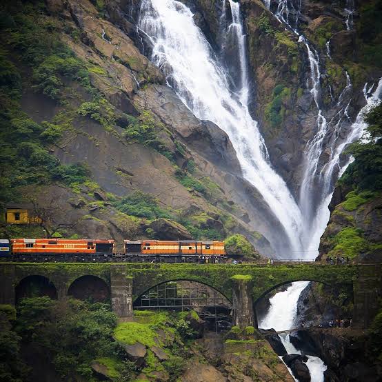 Prahast7's tweet photo. @negiprabha Being an Indian resident if you missed these 4 spots than you missed Nature at its Best 🌟
#Karwar
#doodhsagarfalls
#pambanBridge
#Ghoom https://t.co/DbpjENxHss