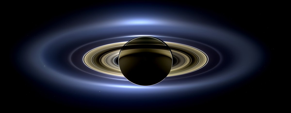 EricLagadec's tweet photo. Cette a été prise le 19 juillet 2013 par la sonde Cassini, qui s'est alors mise dans l'ombre de Saturne pour mieux nous révéler ses anneaux. L'image est spectaculaire, mais si vous la regardez bien, vous verrez une chose hallucinante. Vous voyez? On continue? (©NASA) https://t.co/bojXzR3N2p