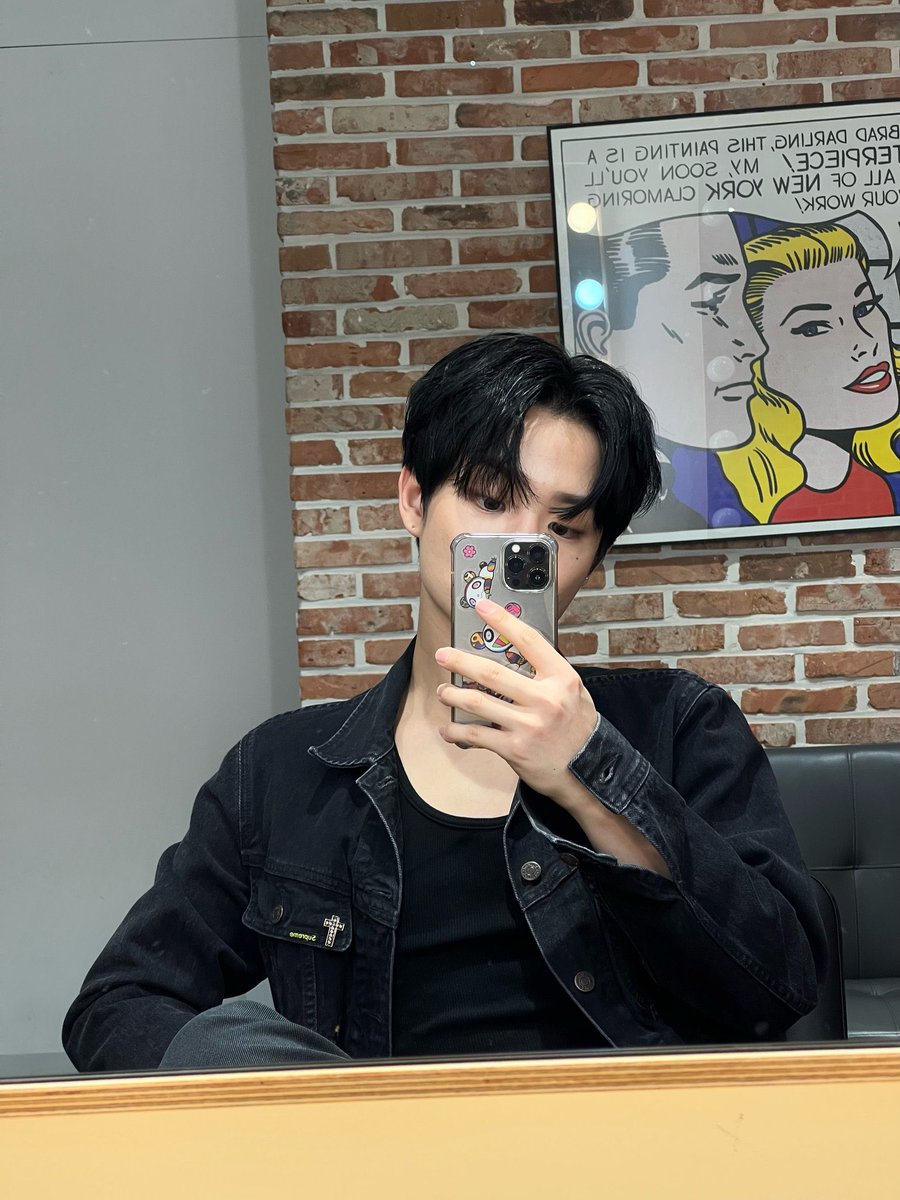 caprisunsd's tweet photo. he’s hot and he knows it https://t.co/JavDpdK8Qa