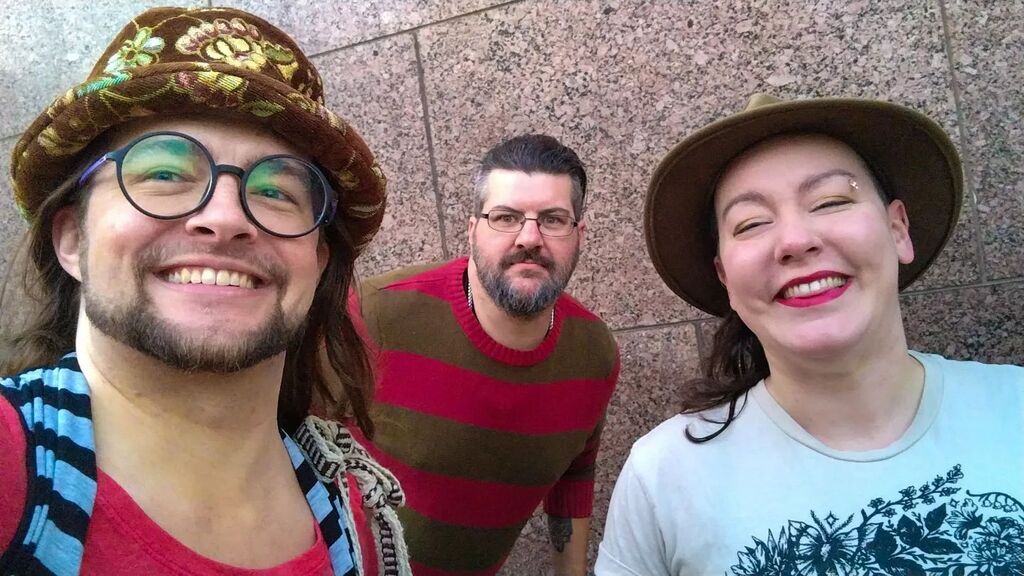 AdamTheAlien's tweet photo. A #selfie taken while walking down #Tacoma hills with @TheeBrandX and @anakalypse, appreciating the views that I can finally SEE clearly again. #selfie #newglasses #ICanSeeAgain #AdamTheAlien #TheeBrandX #anakalypse #love #polycule #fall #autumn https://t.co/zdPafkyXuw https://t.co/KtZoRs7cqG