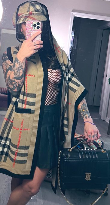 I wish I could wear this outfit in public but my titty out https://t.co/5xmbtImY3j