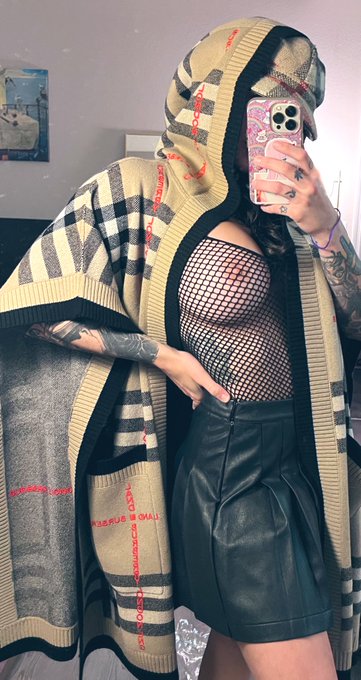 I wish I could wear this outfit in public but my titty out https://t.co/5xmbtImY3j