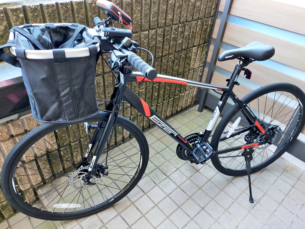 luciferes2013's tweet photo. #eizer
#C930
朝から自転車組立。
70%完成で配送されるので、フロント周りハンドル・ペダル周りを取り付ける。
取説は簡易な上に解説動画もディスクブレーキのない他車種でフロントディスク周りの処理が分からず、完成品の写真とか他の動画とか見て完成。色々小物つけて、通勤仕様になりました✨ https://t.co/1iLwe7Jgoz